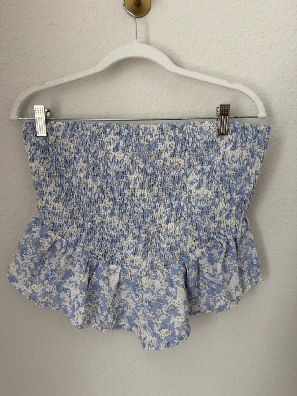Endless Blu Smocked Floral Tube Top Blue White Ruffle Hem Strapless Size L - Picture 2 of 9